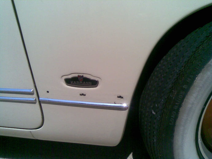 A wider lower A-panel section distinguishes the early cars from post-1960 models.