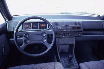 auto 2000 interior 225