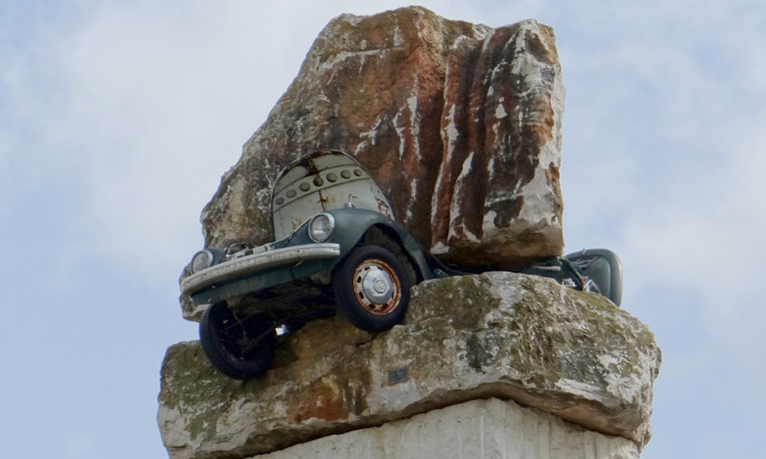 Escarabajos artísticos Entre dos rocas