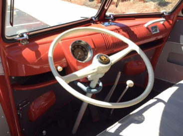Detalle del volante de la VW Split de 1960 restaurada