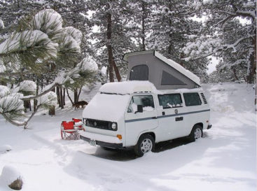 VW T3 acampando en la nieve