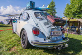 Un VW Escarabajo azul en el Let's Bug Together 2016