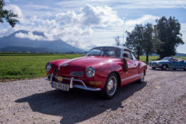 Karmann Ghia rojo en el Let's Bug Together 2016