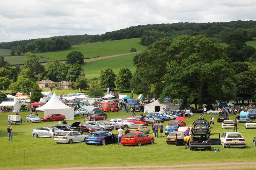 VW Expo: all sun at Stonor - Heritage Parts Centre